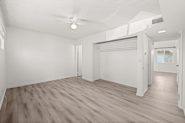 Building Photo - 6685 Sabado Tarde Rd