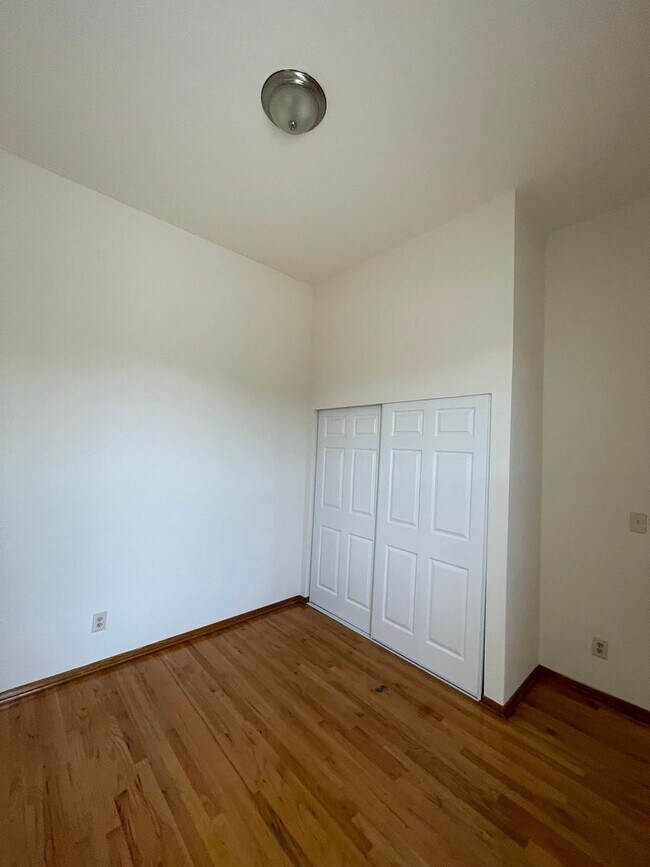 Building Photo - 1526 5th St