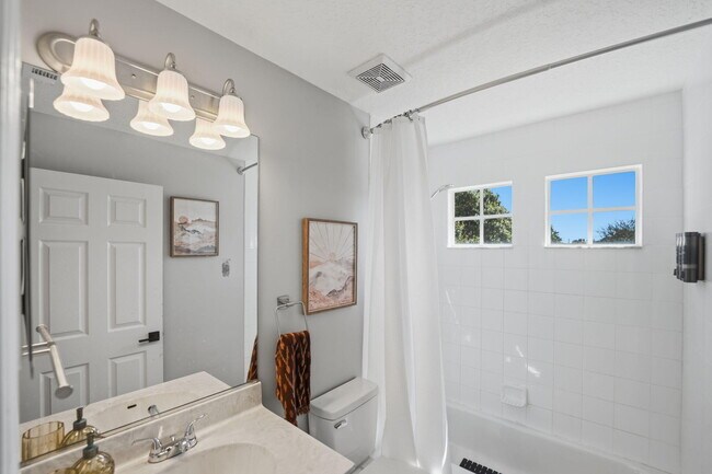Building Photo - 609 SW St Thomas Cove