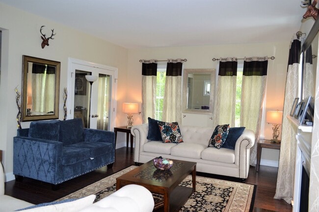 Building Photo - Spacious Four-Bedroom House in the Heart o...