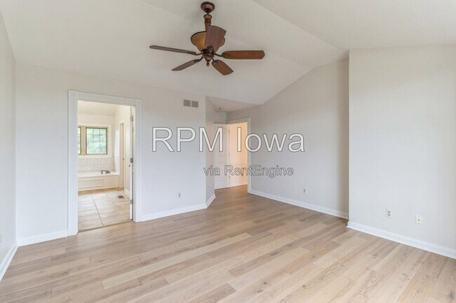 Building Photo - 13585 Summit Dr
