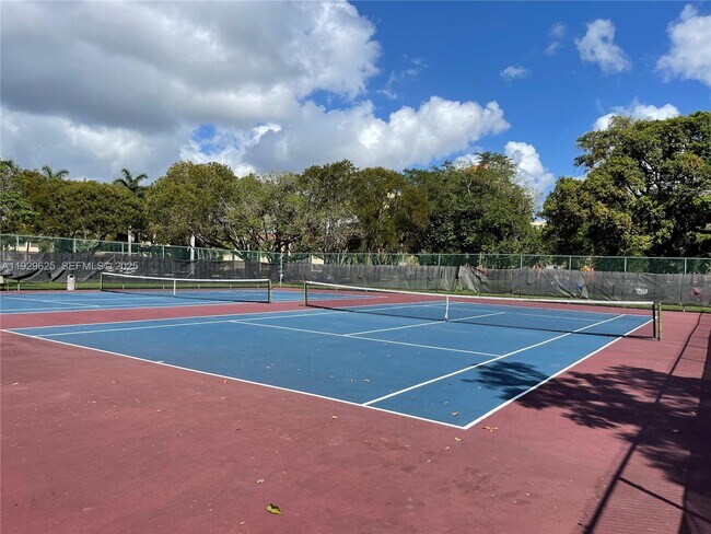 Building Photo - 16500 Golf Club Rd