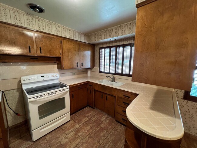 Building Photo - 723 S California St