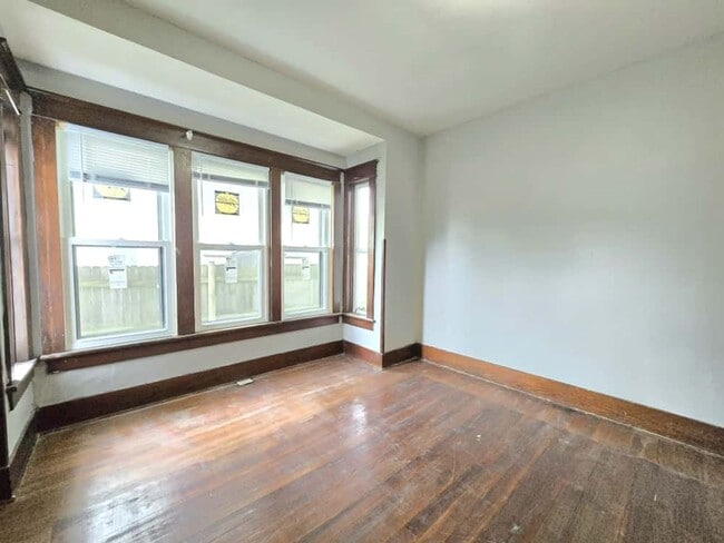Building Photo - 1213 W Lexington Ave