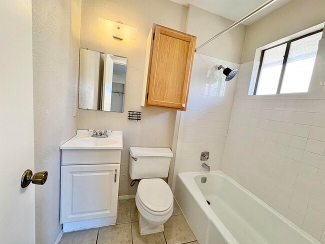 Building Photo - 601 Free Rein