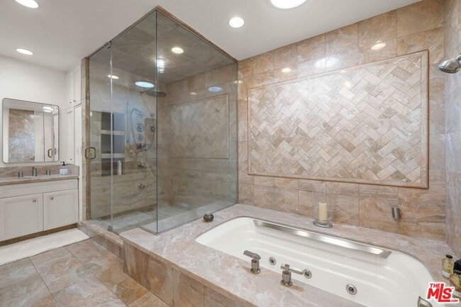 Building Photo - 9023 Alto Cedro Dr