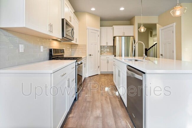 Building Photo - 4366 SE Lone Oak St