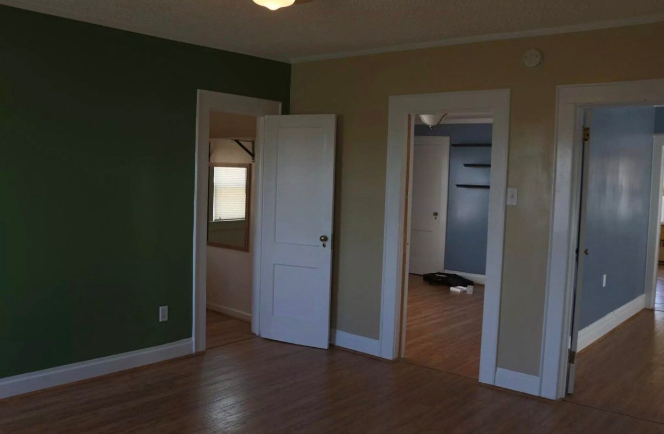 Building Photo - 454 N 7th St