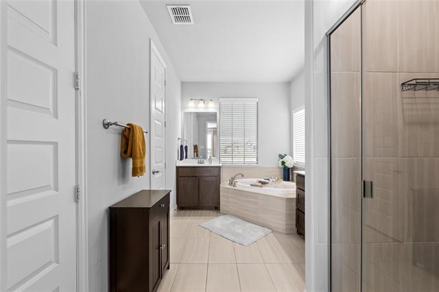 Building Photo - 6017 Mango Dr