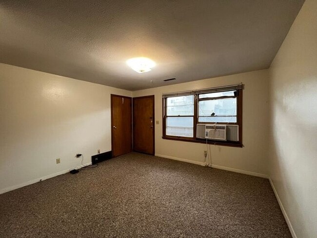 Building Photo - $795 | 1 Bedroom, 1 Bathroom Apartment | Cat Friendly* | Sublease* | Available for February 6th, ...