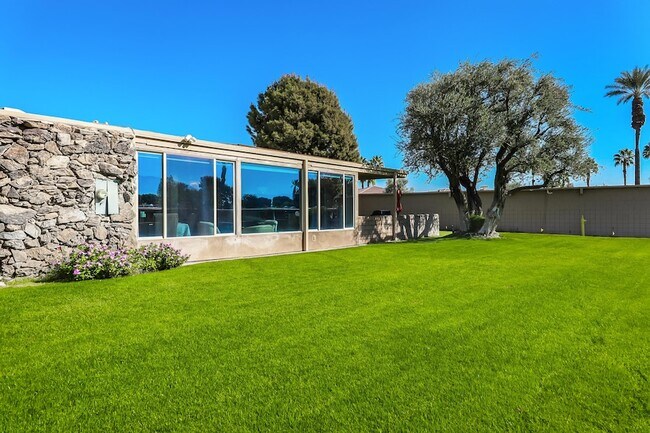 Building Photo - 42505 Adams St