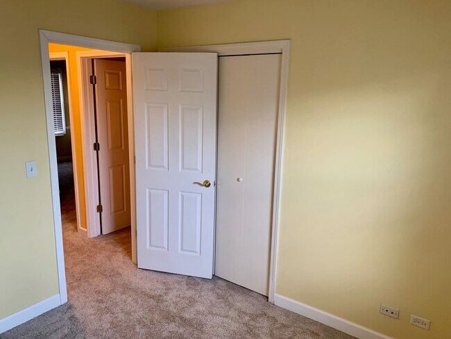 Building Photo - 156 Brookside Dr