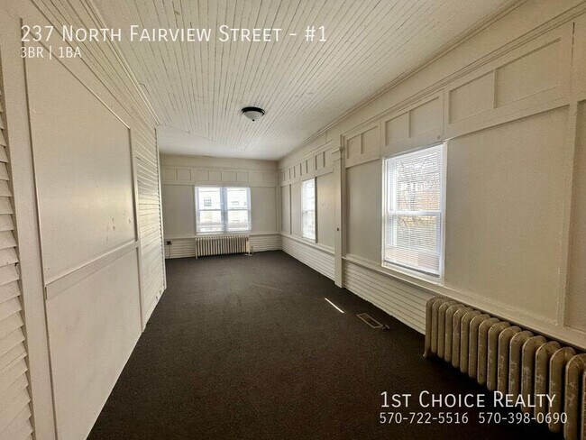 Building Photo - 237 N Fairview St