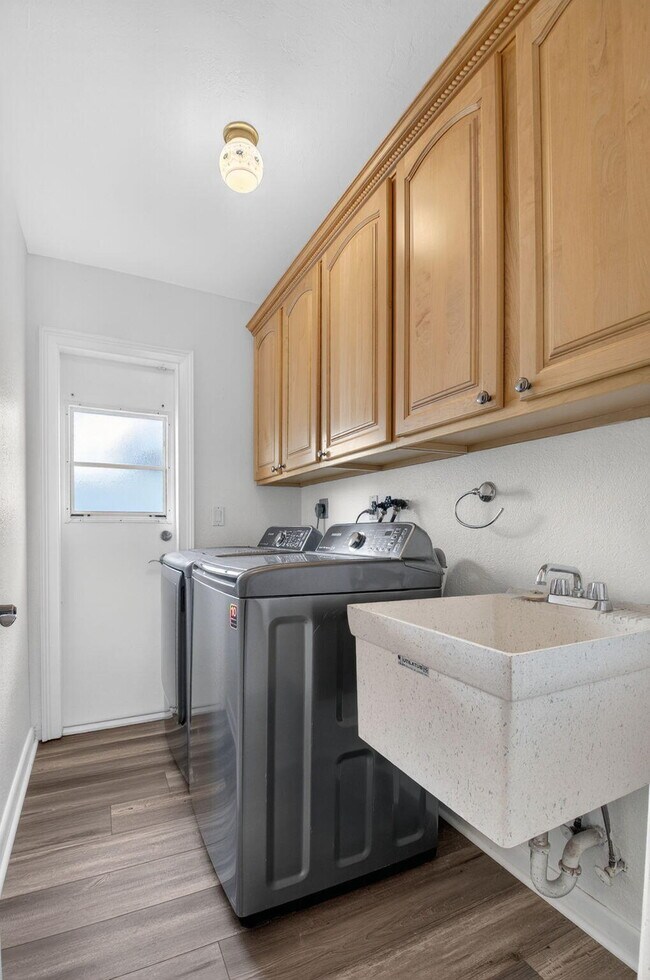 Building Photo - 1012 W Camino Real