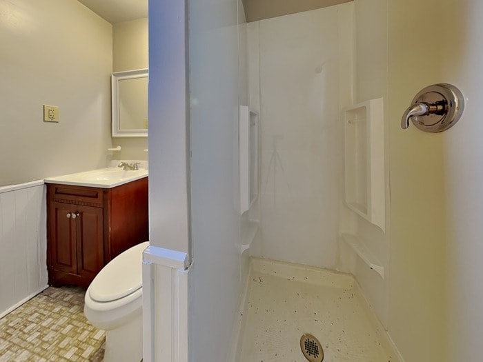 Building Photo - 657 Shore Dr