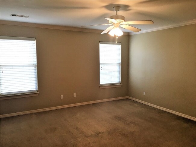 Building Photo - 1806 Knollcrest Cir