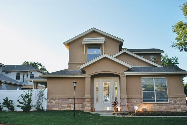 Primary Photo - 12800 Venice Ln