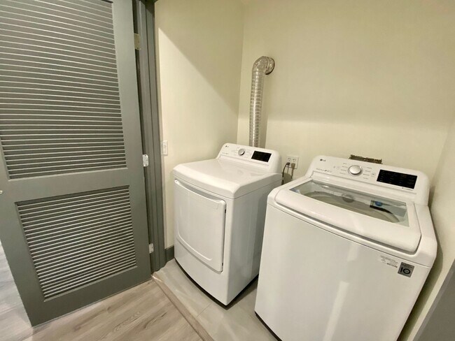 Building Photo - 6437 86th