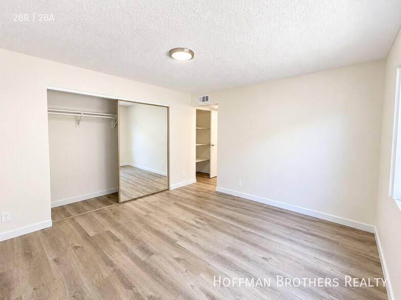Building Photo - 221 W Elm Ave
