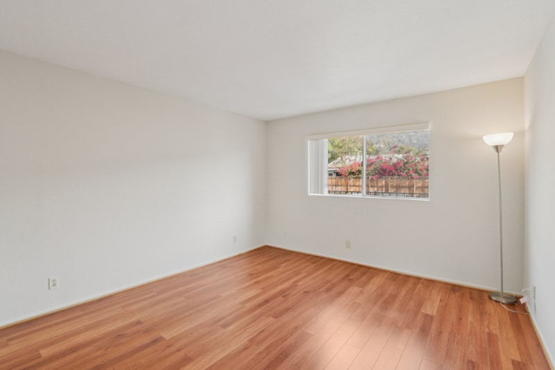 Building Photo - 700 E Cedar Ave