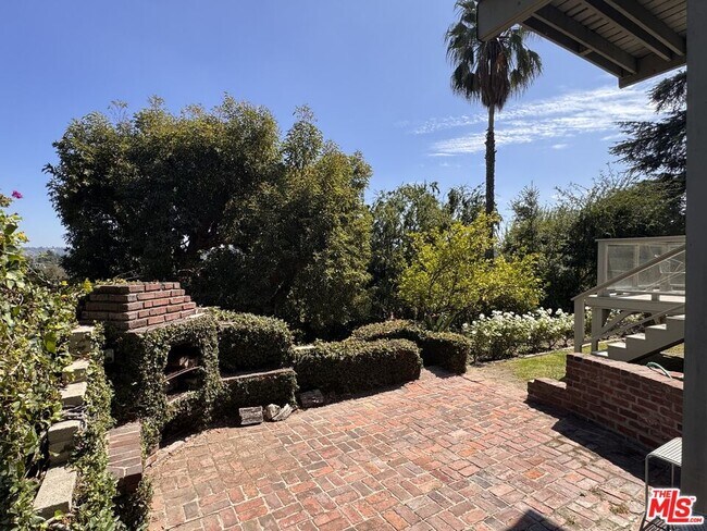 Building Photo - 2258 Moreno Dr