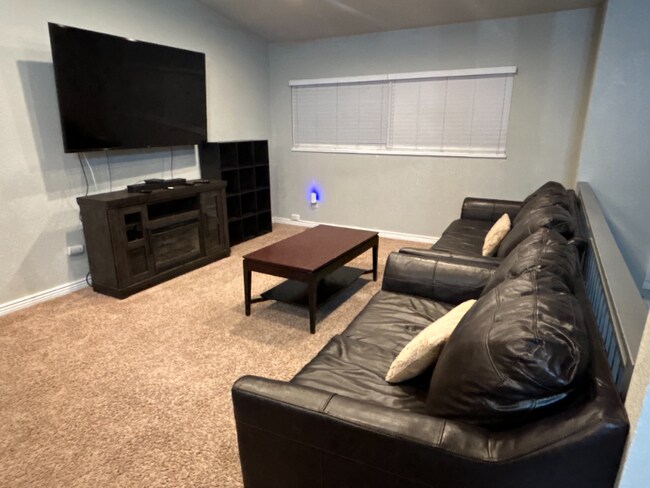 Building Photo - 3108 Moonbeam Cir S