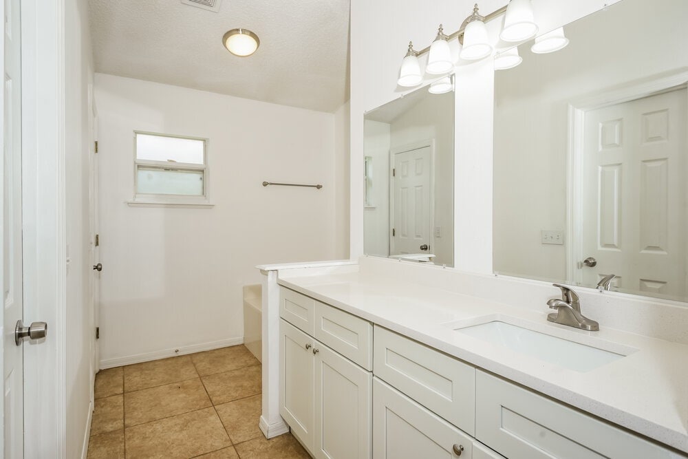 Building Photo - 16844 Cornerwood Dr
