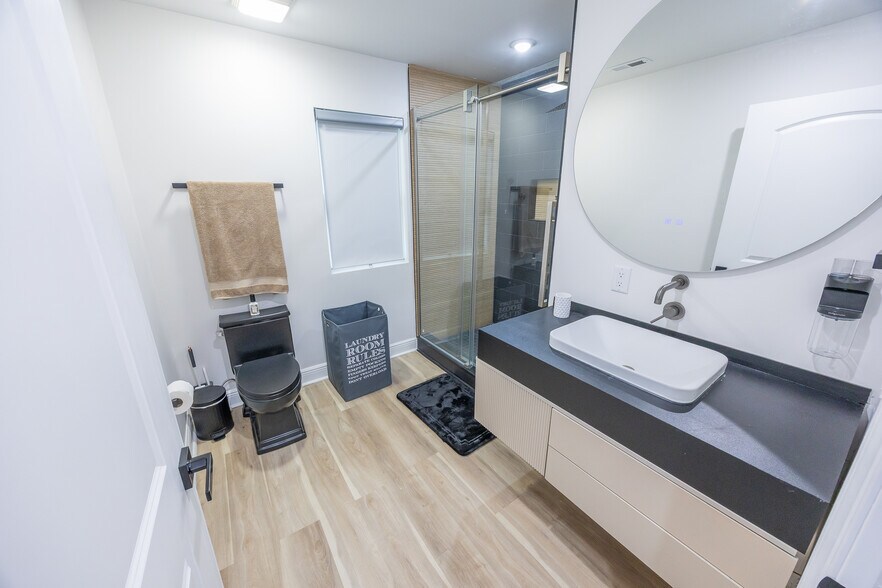 Building Photo - 7980 Royal Ave