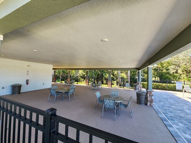 Building Photo - Lovely 4 Bedroom Home at Oak Leaf Preserve