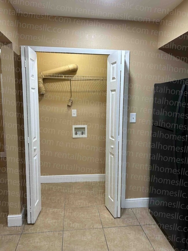 Building Photo - Remodeled Patio Home, Minutes Away From UC...