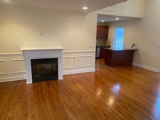 Building Photo - Banner Country Club condo