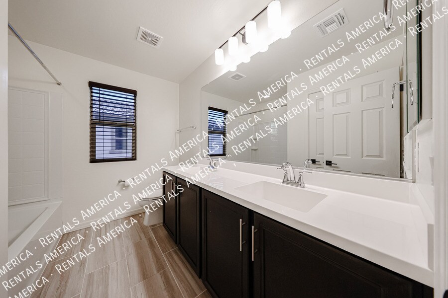 Building Photo - 4215 S 58th Ln