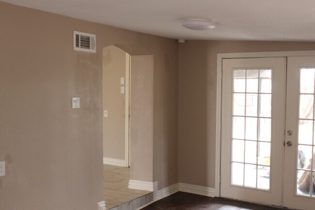 Building Photo - Ready to move in.....