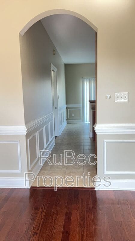 Building Photo - 2103 Chantilly Ln