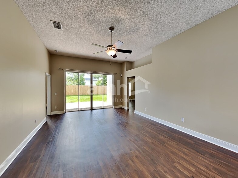 Building Photo - 3588 Foxcroft Cir