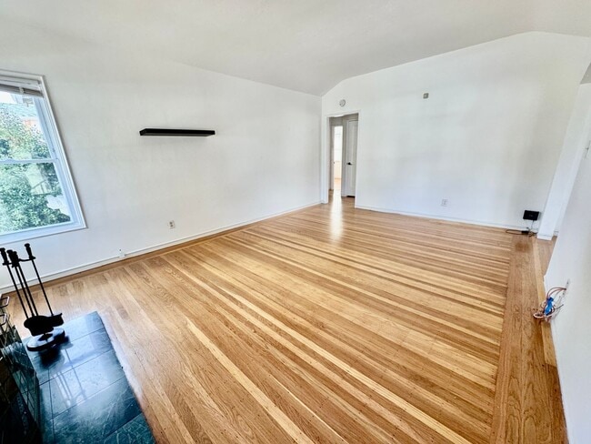 Building Photo - Remodeled 3Bed/2Bath Home in San Leandro –...