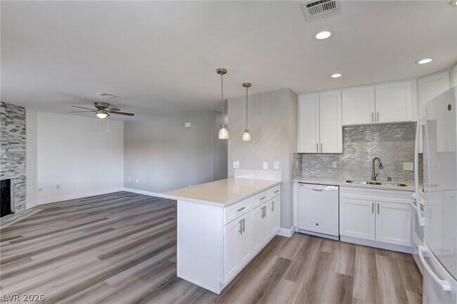 Building Photo - 853 Rock Springs Dr