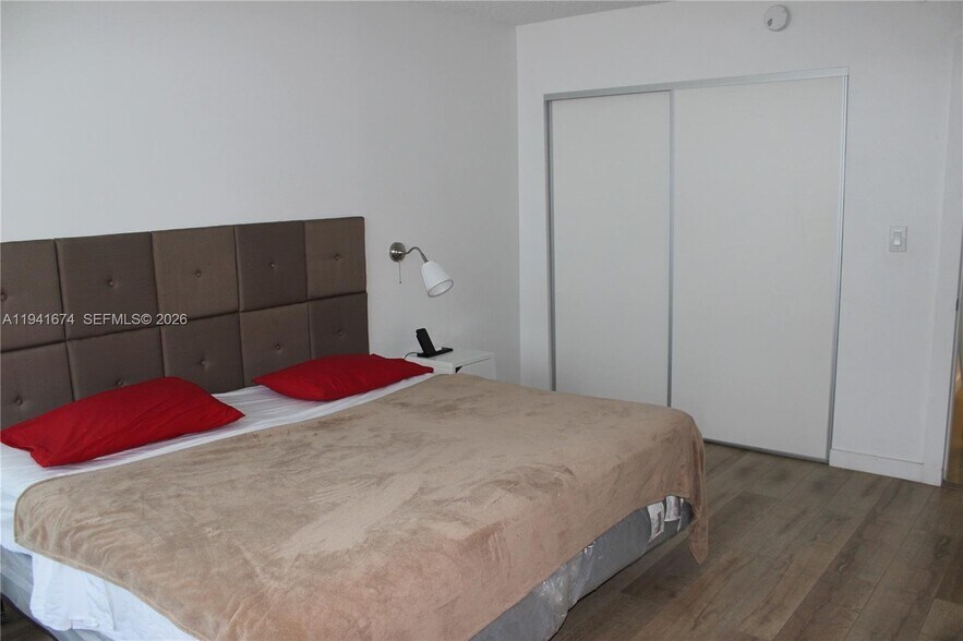 Building Photo - 650 West Ave