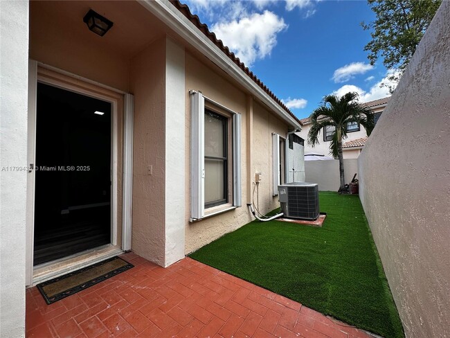 Building Photo - 691 SW 158th Way
