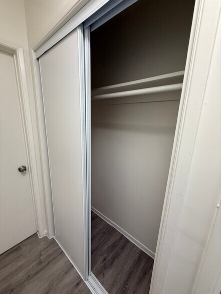 Building Photo - 915 N Wilton Pl