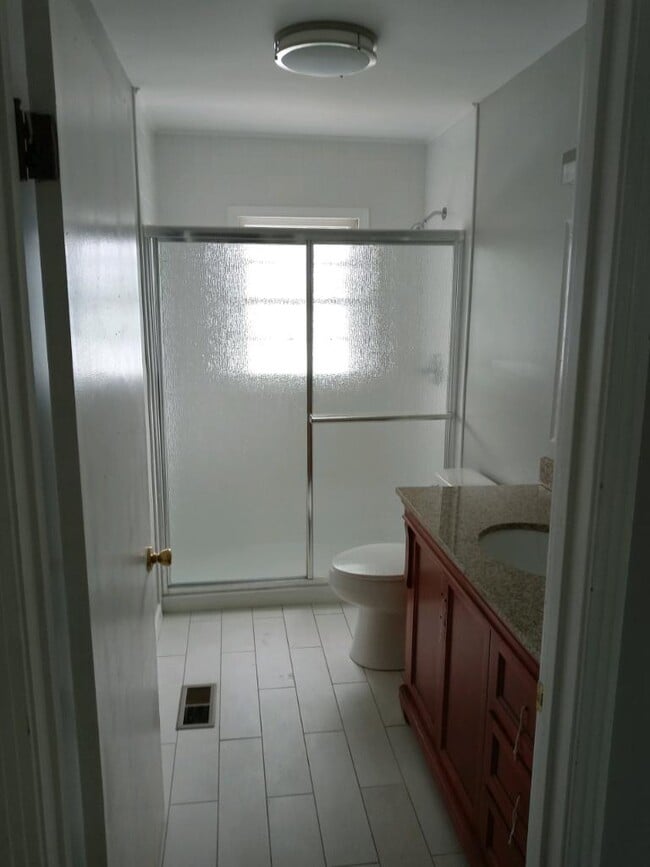 Hallway Bathroom - 1004 Bate Ave