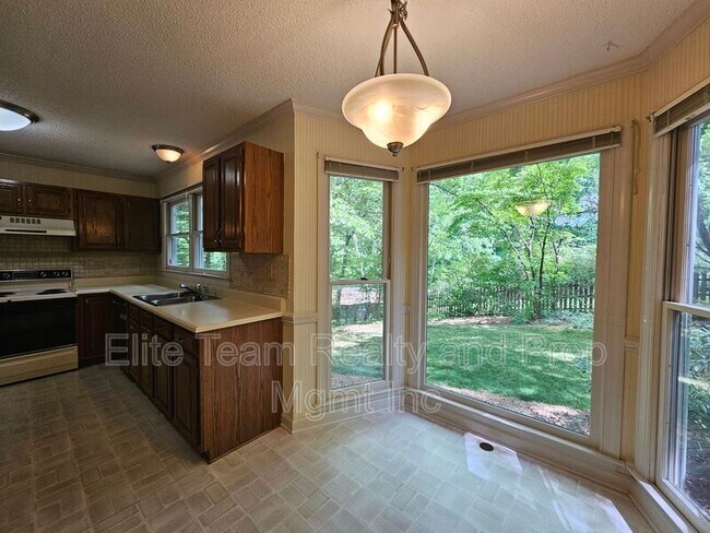 Building Photo - 4015 Brownes Ferry Rd