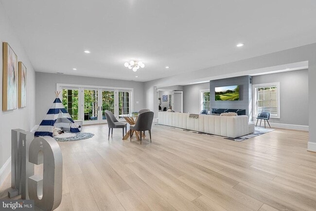 Building Photo - 7002 River Oaks Dr