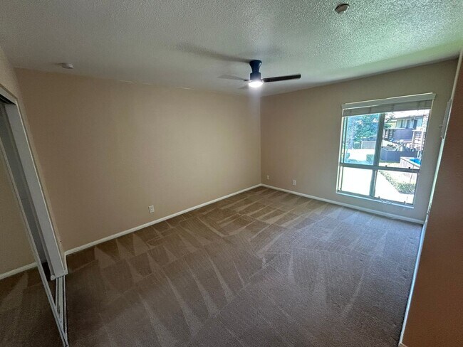 Building Photo - 615 Fredricks Ave