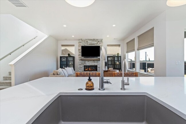 Building Photo - Custom Model Home on the Meridian Bluff