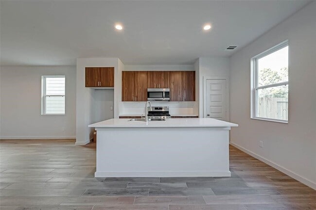 Building Photo - 3506 Contempo Dr