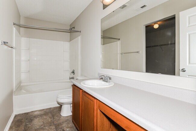 Building Photo - 2837 Ludwig Dr