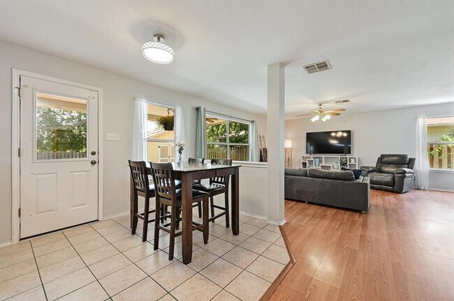 Building Photo - 252 Fall Creek Dr