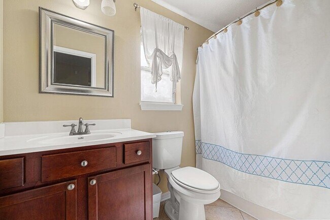 Building Photo - 42 Vía Largo