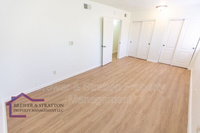 Building Photo - 303 N Miller Rd